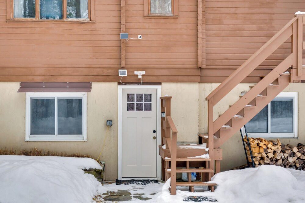 Hike & Ski: Cabin w/ Fireplace in Franconia!