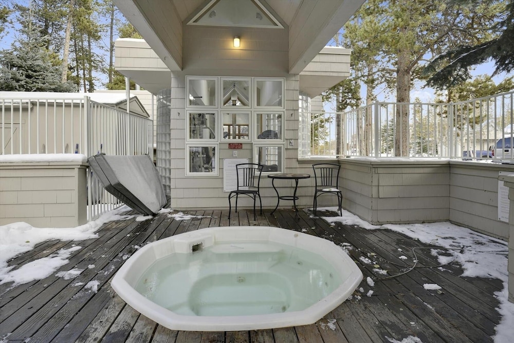 River Glen  106c 2 Bedroom Condo by RedAwning