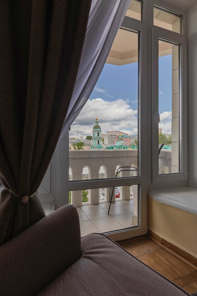 Kotelnicheskaya Royal Tower