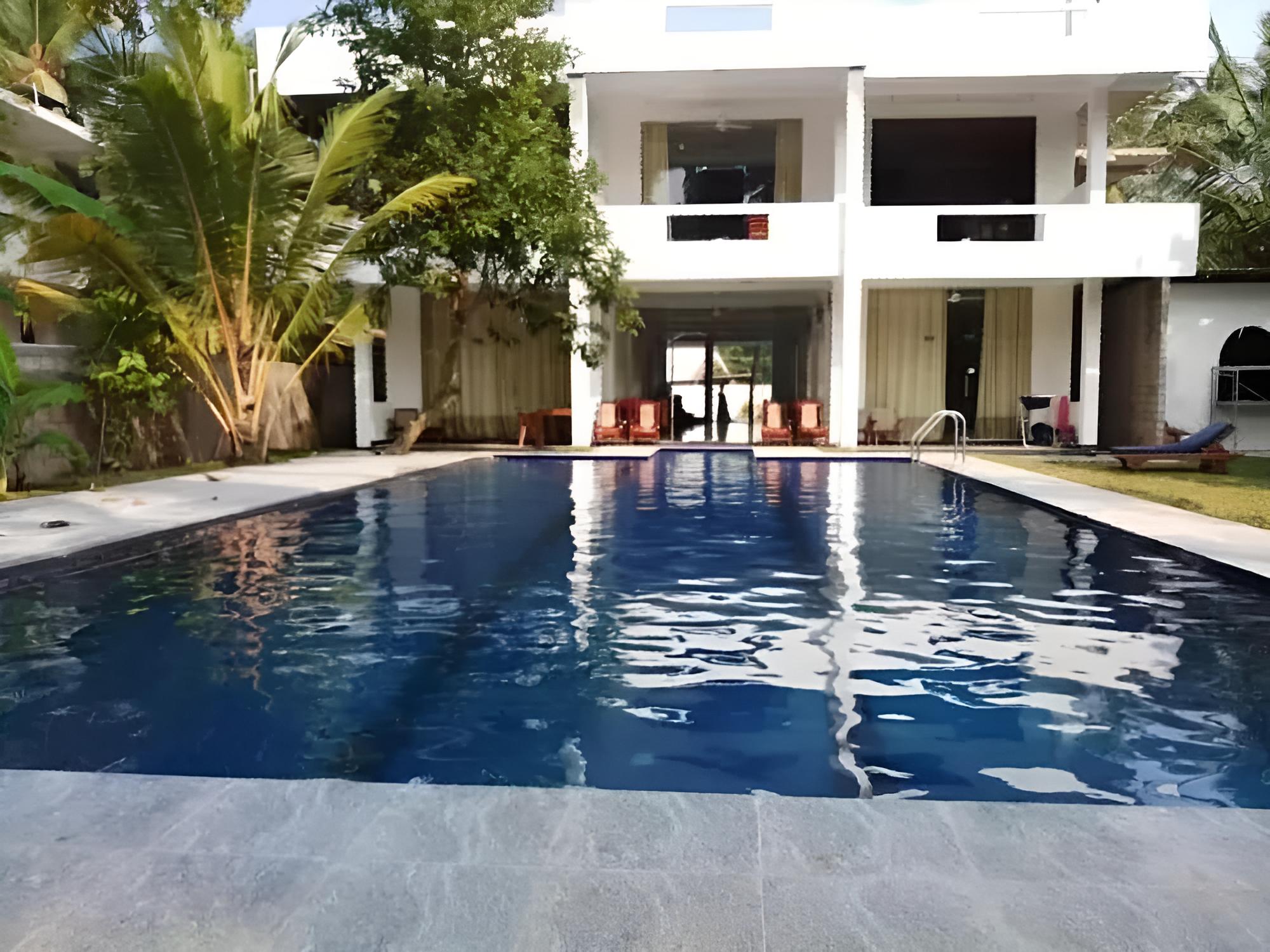 Mangroven River View Hotel