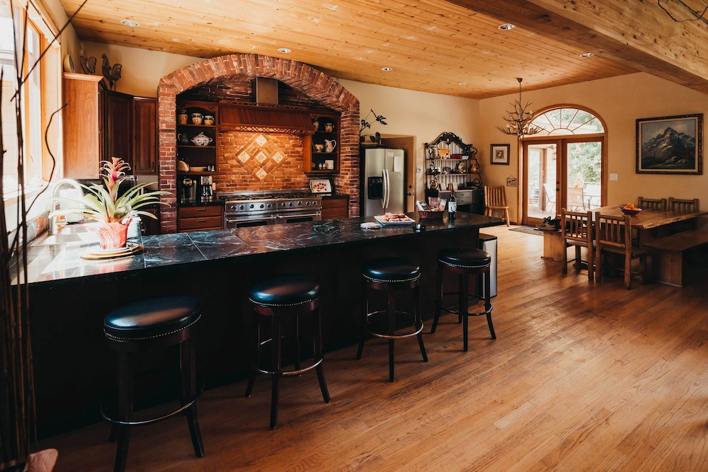 'big House Lodge' - Cle Elum Retreat on 8 Acres! - Property Image 7