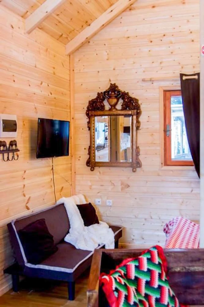 Kedra Village Chalet - Cozy Mountain Retreat