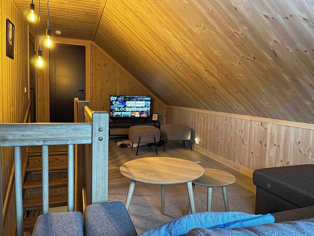 Hiking, Ski Resort, Local Shuttle bus Oslo Airport