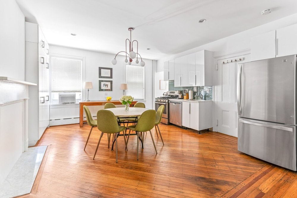 Adelphi II by Rove Travel 3BR Ft Greene w Deck