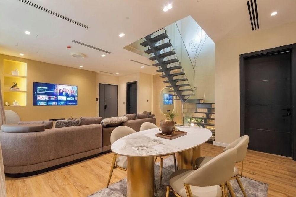D5 Future Hotel and Apartment
