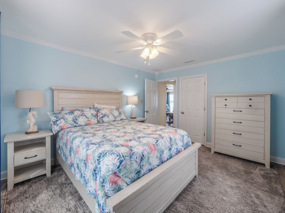 Bear's Den by Topsail Realty