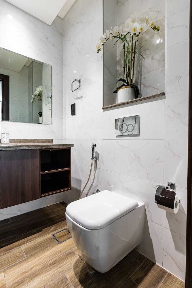 GLOBALSTAY. J One Tower Apartments