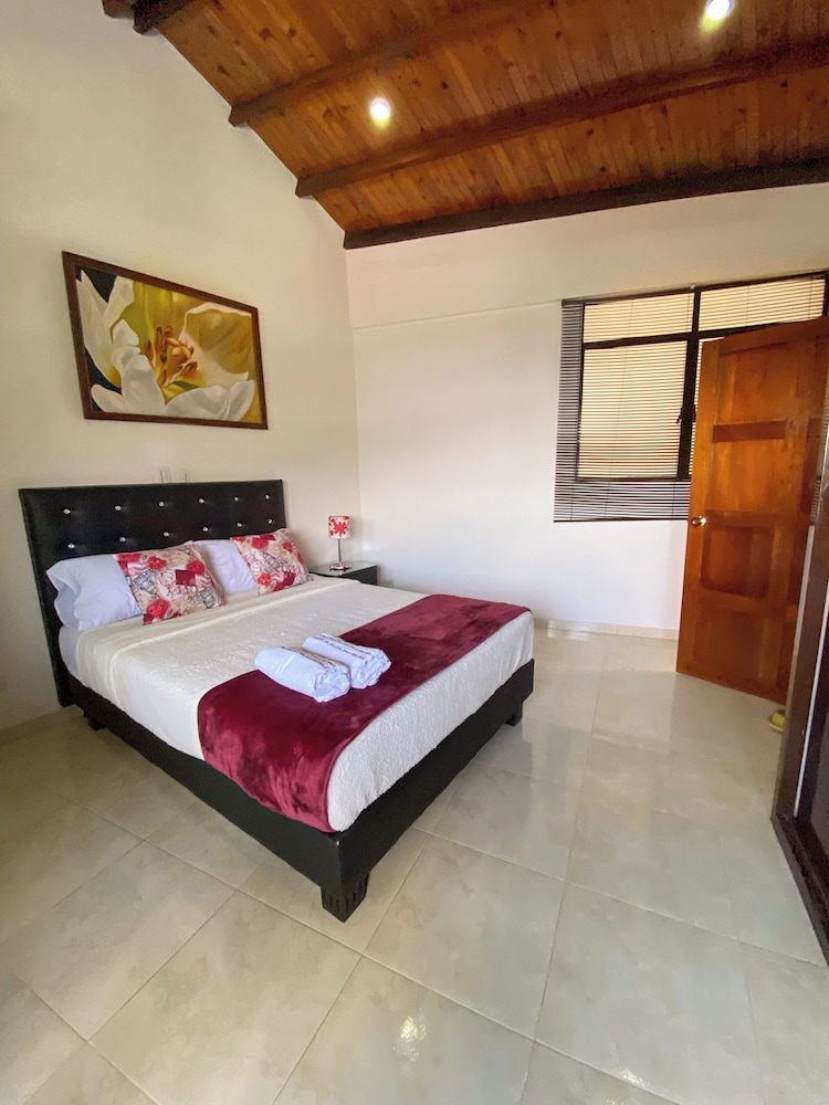 Hostal CaliView Inn