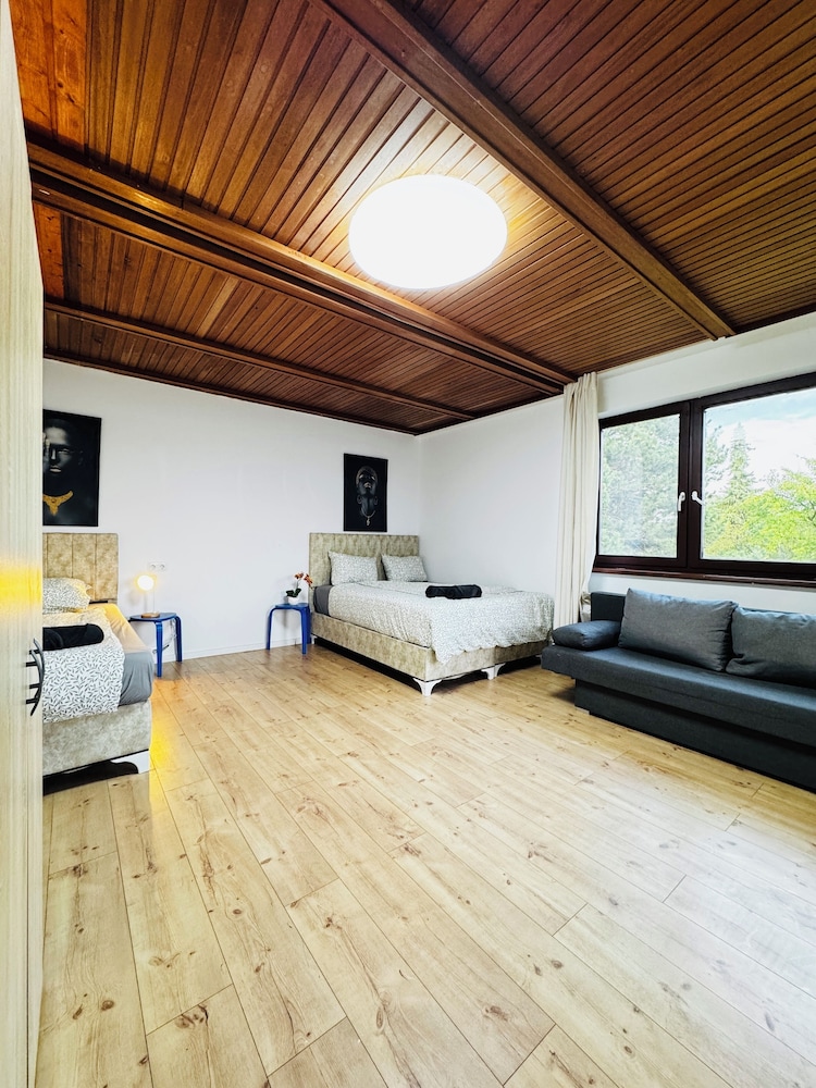 Spacious Budget Home Garden Stay