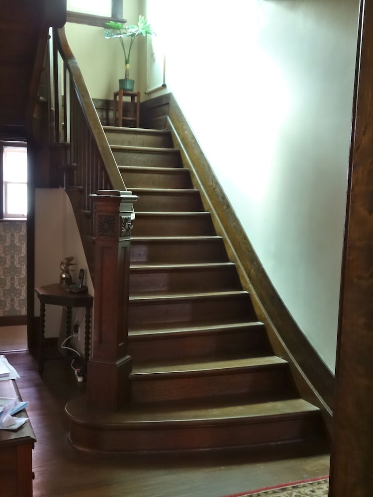 The Captain's House B&B