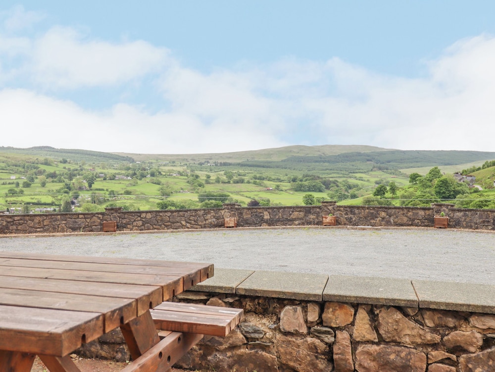 Llys-y-wennol
