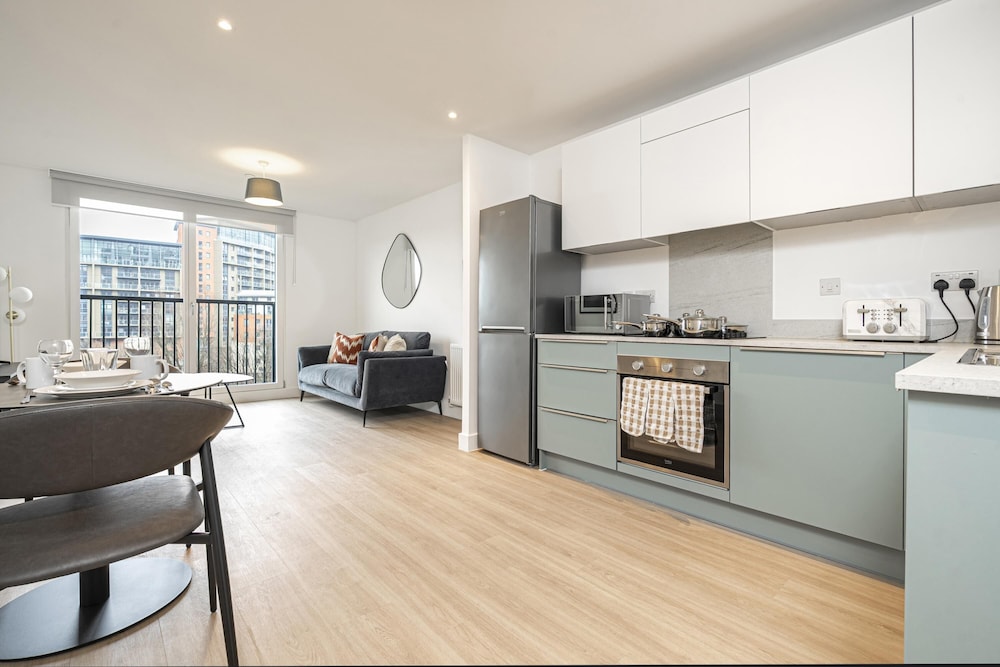Deluxe Leeds Flat With Views view 3