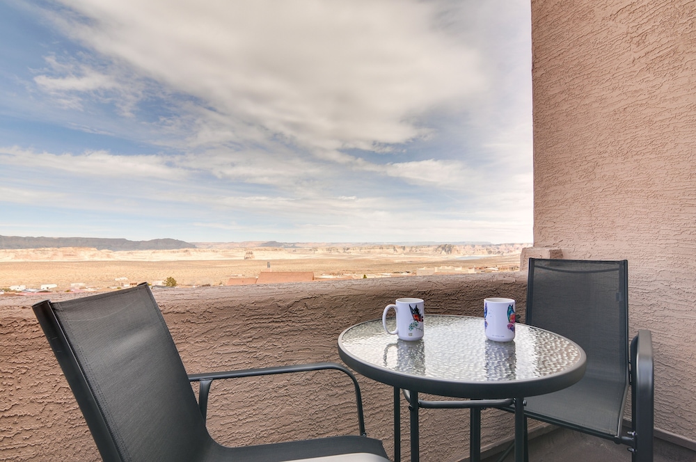 Lake Powell Views: Adobe Townhome w/ Patio