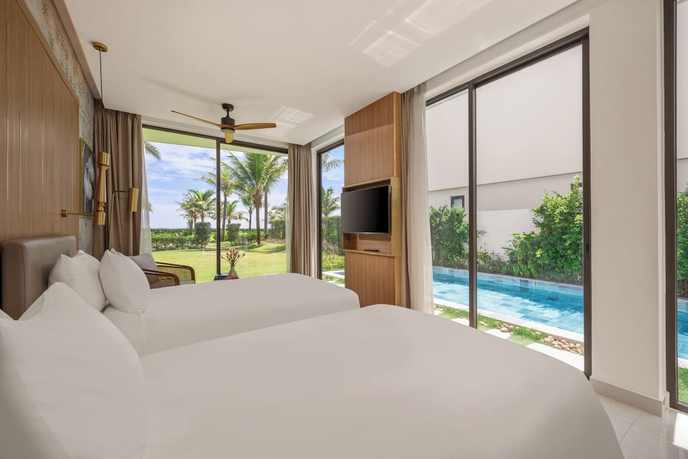 Aqua Vista Hoi An Beachfront Villas