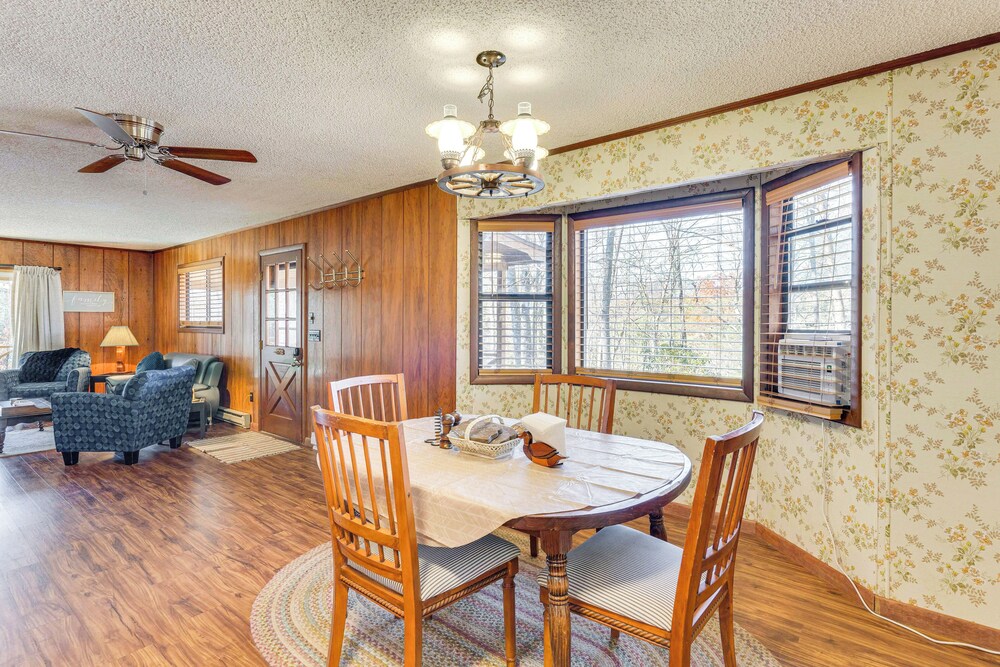 Birdwatching, Board Games & Bbqs: Cabin in Murphy!