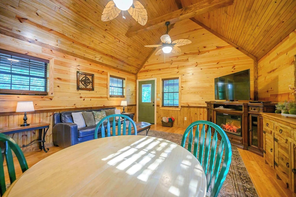 Sunset Ridge Cozy Cabin for 6