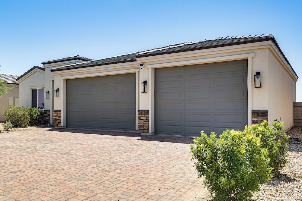 3 Mi to Colorado River: New-build Family Home!