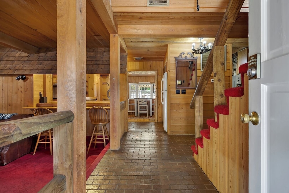 Pet-friendly 3BR Lake House Firepit + Pier