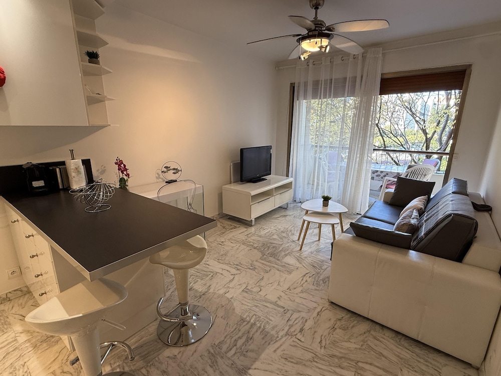 Central Studio in Cannes Near The Martinez- 2351