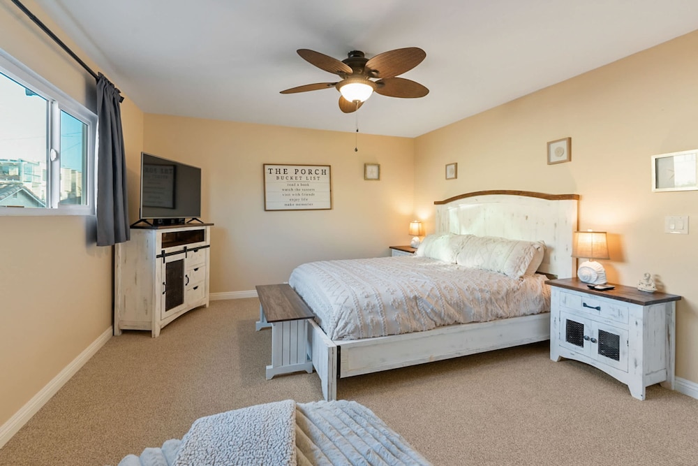 Beachfront Home In Carlsbad - Remodeled