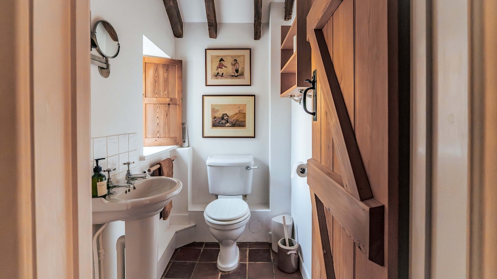 4Bed Thatched Cottage in Oxfordshire