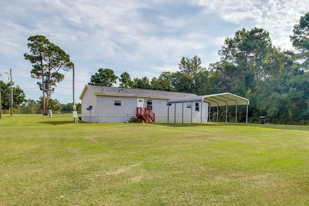 1 Mi to US Marine Base Albany: Cozy Getaway!