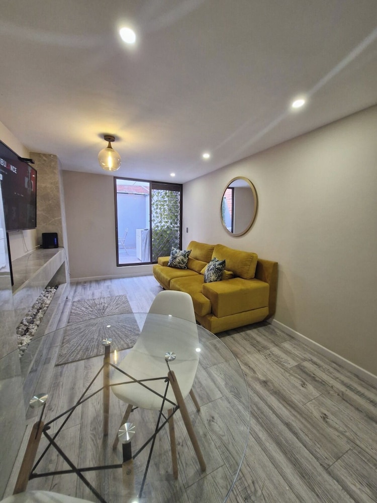 Warm fireplace and Patio - Smart TV