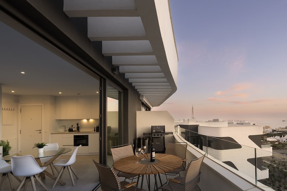 Sunset Top Floor Apartment Higueron