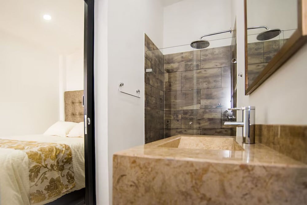 Park Lleras 11br Pool Jacuzzi