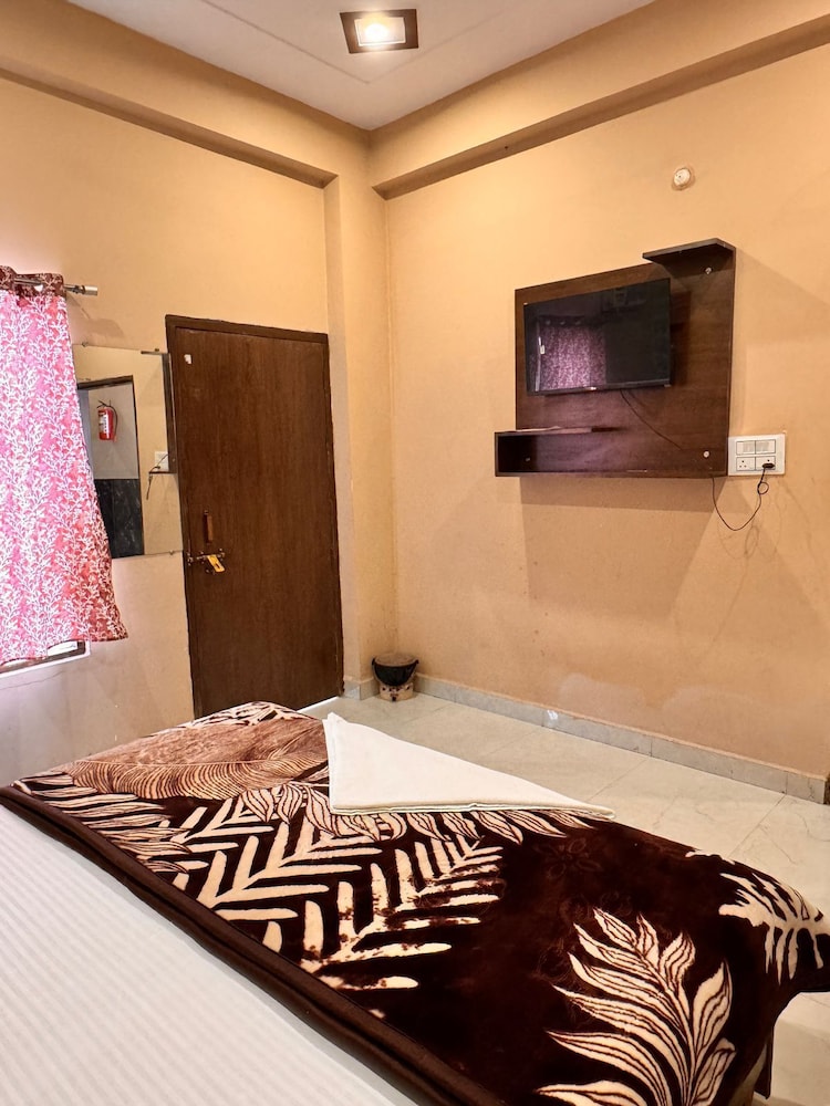 Hotel Raghav Dham