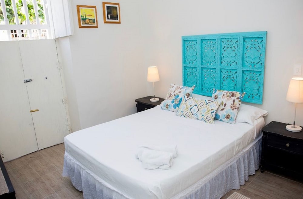 HABITACION CR-1M EN GETSEMANI CON AIRE