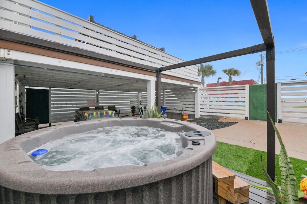 The Grand on Ave O by Ryson Vacation Rentals