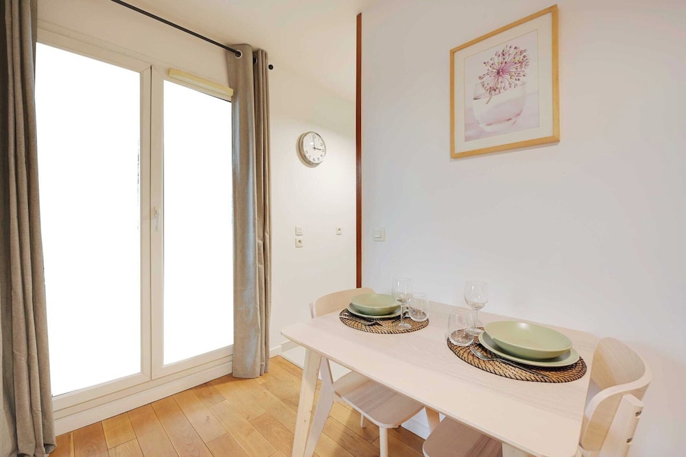 Bright, Modern Studio for 2P - La Defense
