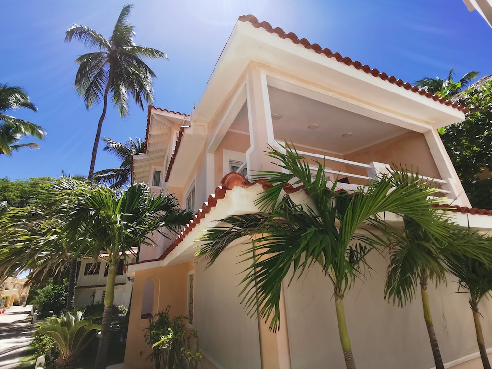 Los Corales Tropical Beach Resort & SPA