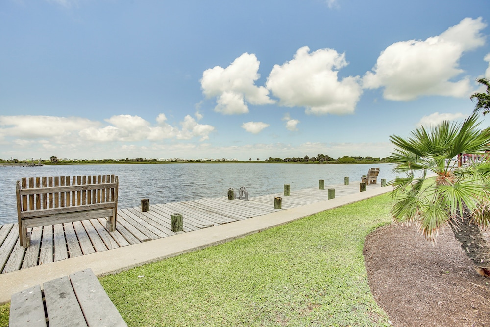Walk to Beach: Updated Home w/ Deck in Galveston!