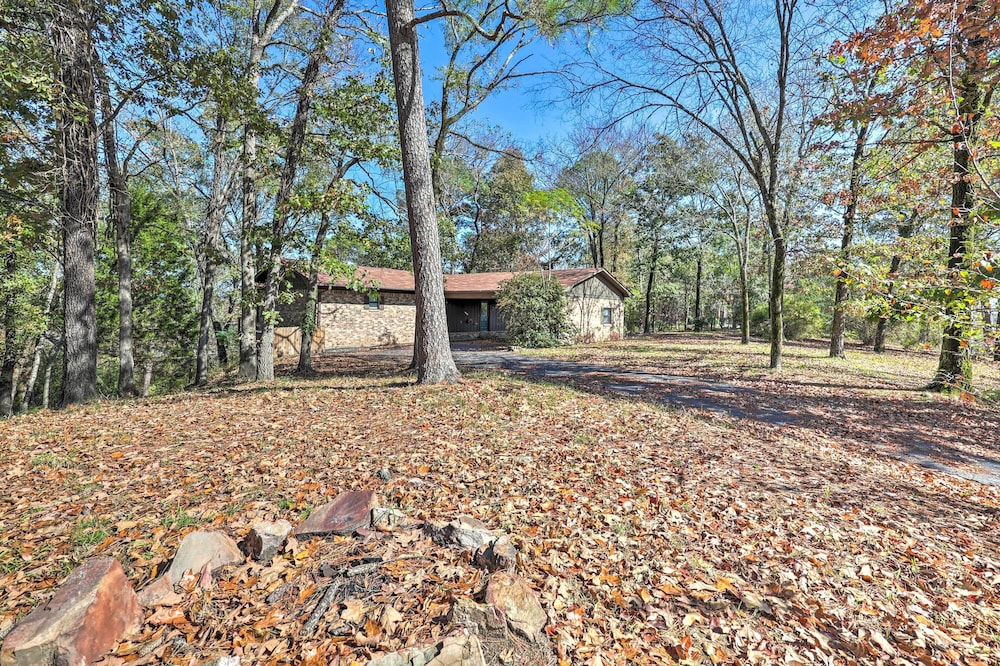 Family-friendly Hot Springs Hideaway w/ Yard! view 5