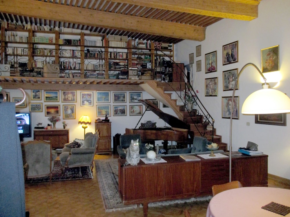 Dolphin's B&B
