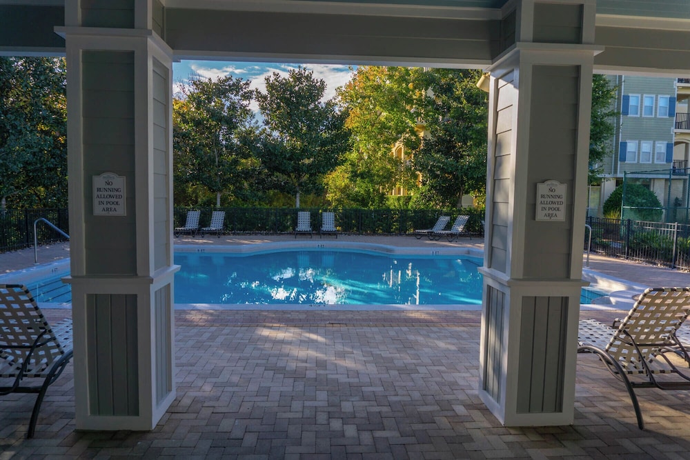 Aquamarine! Sleeps 12! Close to Community Pool! Private Beach Access!