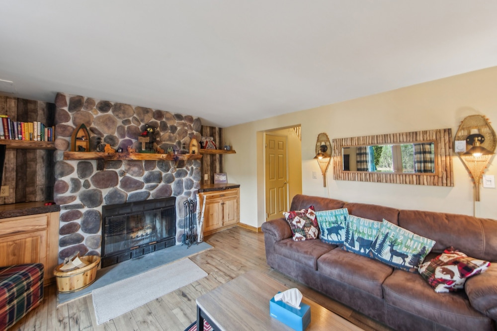 Straight Brook 5d - Adirondack-style Townhome 2 Bedroom Townhouse by The Summit at Gore Mountain