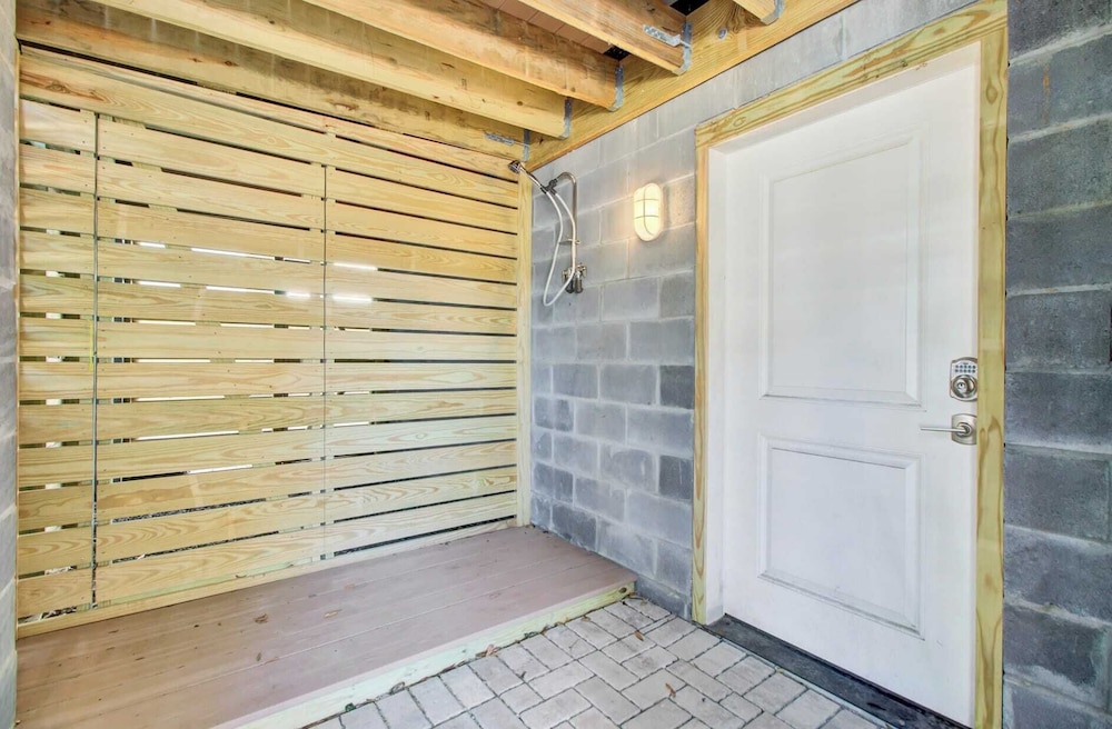 Walk to the Beach + Private Pool, Rooftop Terrace, Balcony 3602 Cameron