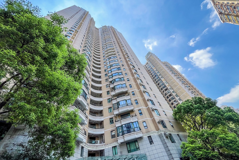 Tyms 2BR 1BA Apt Xujiahui Metro