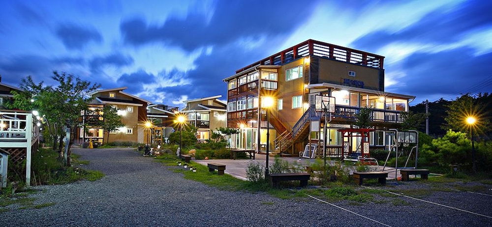 Favian Guest House