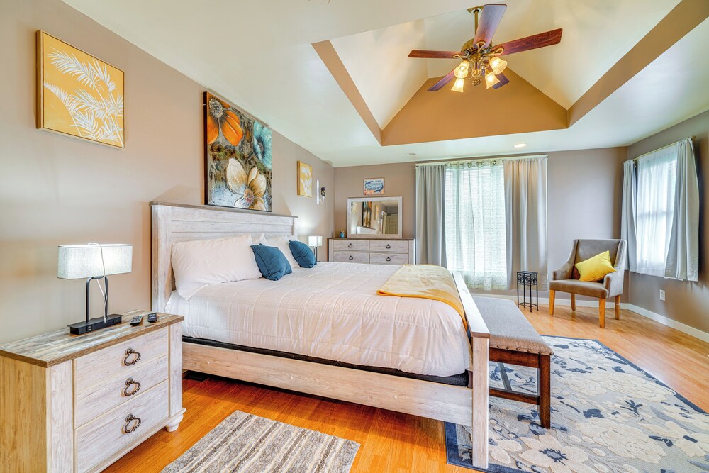 14 Mi to Dtwn Louisville: Holiday Vacation Home!