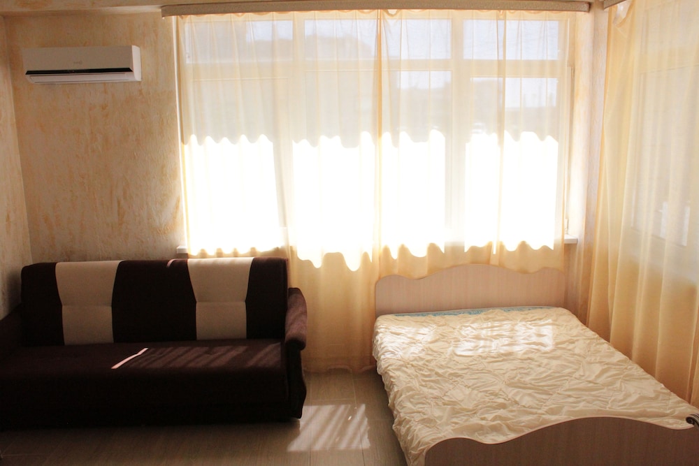 Apartment on Kamyshovaya 41, apt 2 view 2