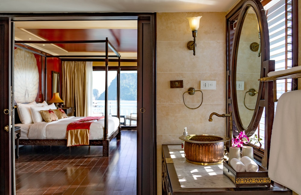 Heritage Line Violet cruise – Ha Long Bay & Lan Ha Bay