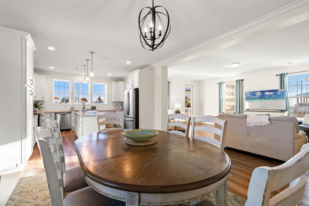 Beach House - C Shucker by PHG