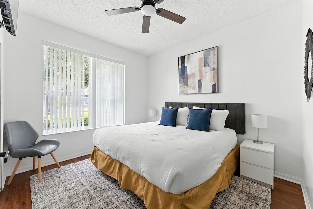 Carpet-free 4BR w/ Pool, 2 Master Bds, Near Disney