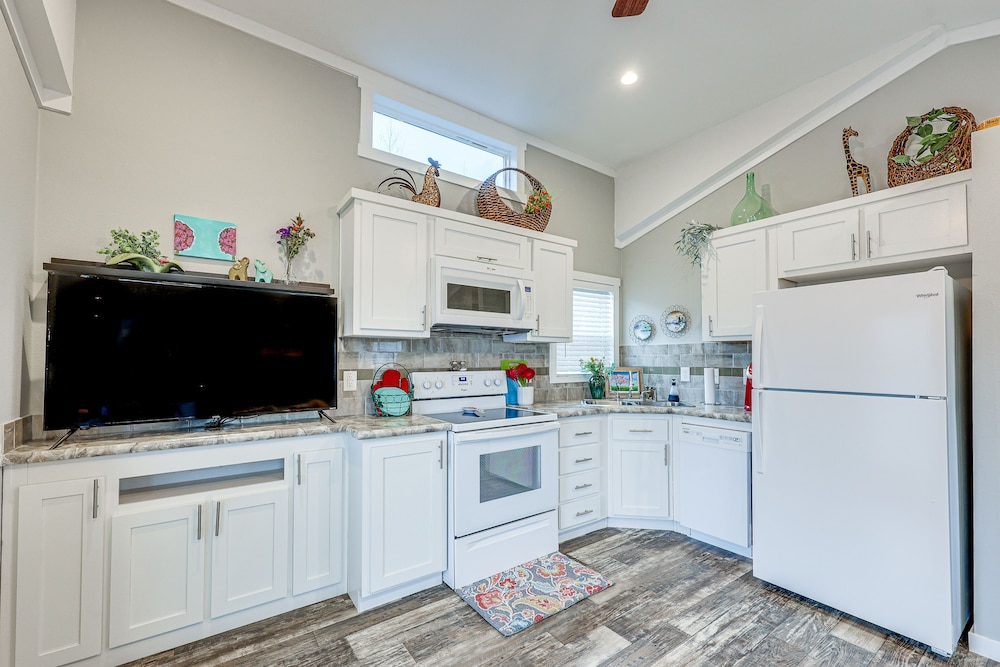 Vilonia Country Cabin w/ Grill, Fire Pit + More!