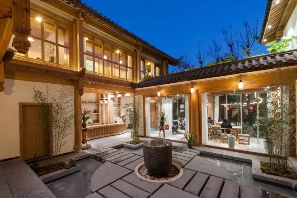 Floral Hotel · Nameiju Lijiang