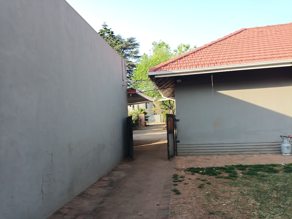 JM TOURS & SAFARIS GUESTHOUSE